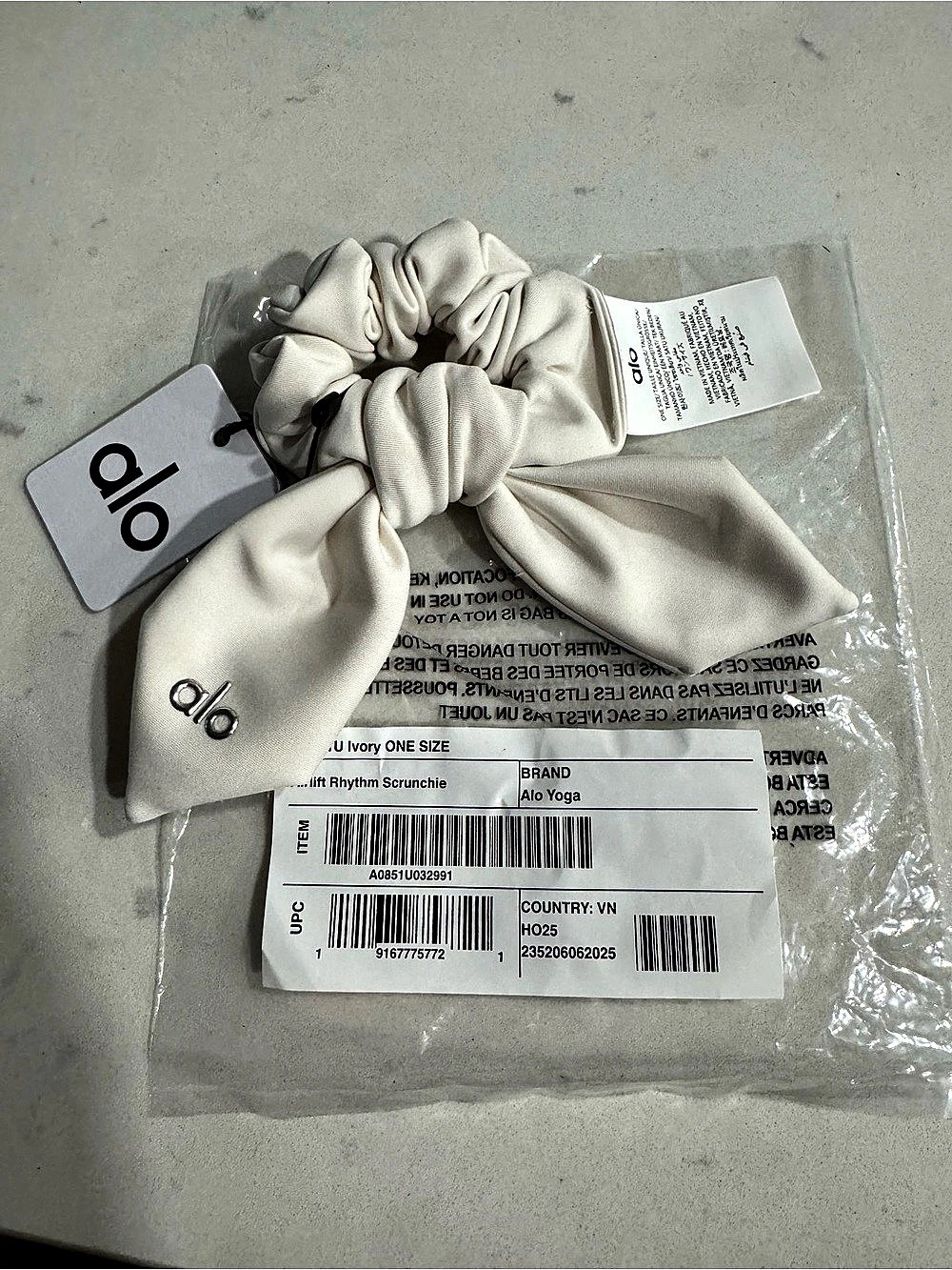 Alo Airlift Rhythm Hair Scrunchie Cream NWT